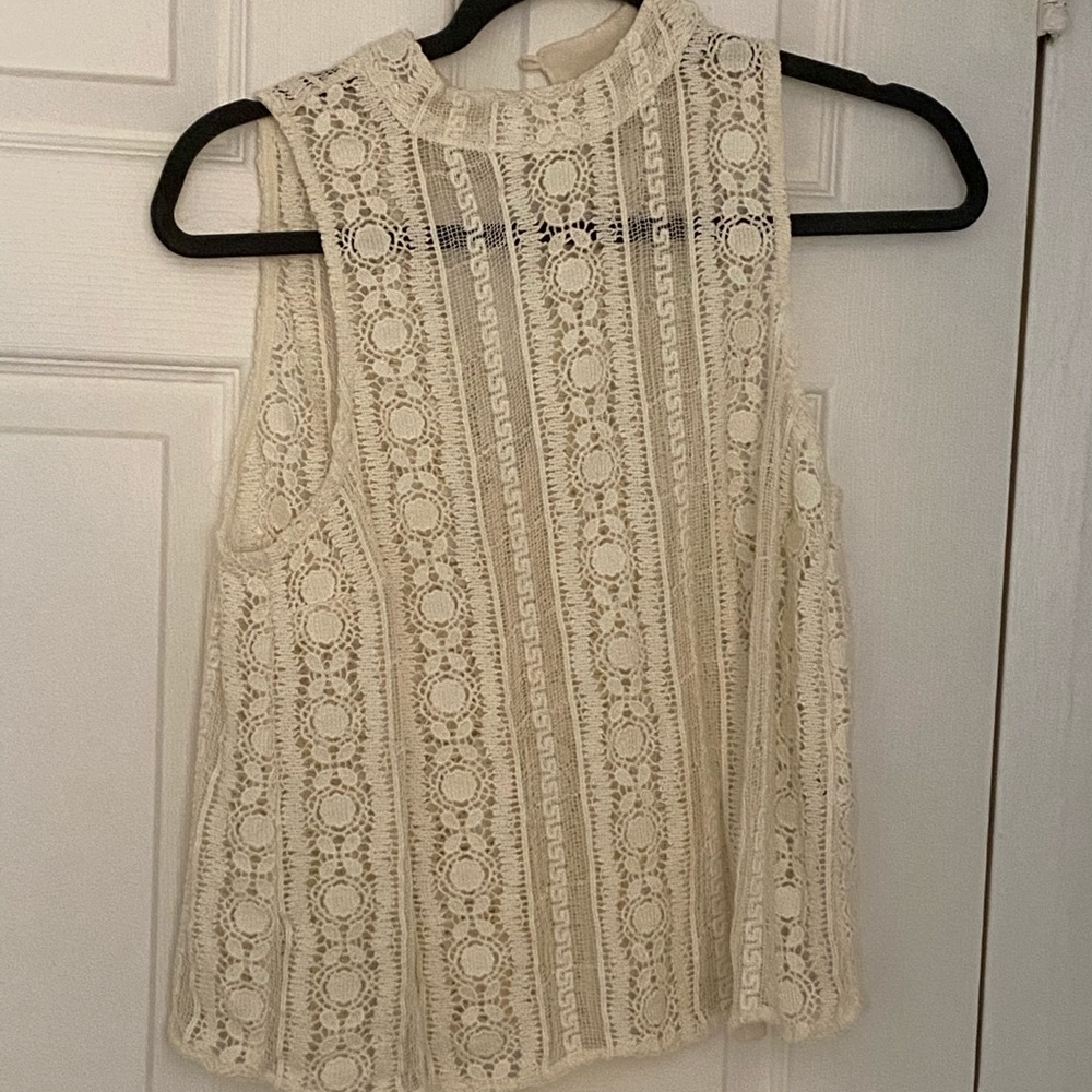 Lace sleeveless blouse